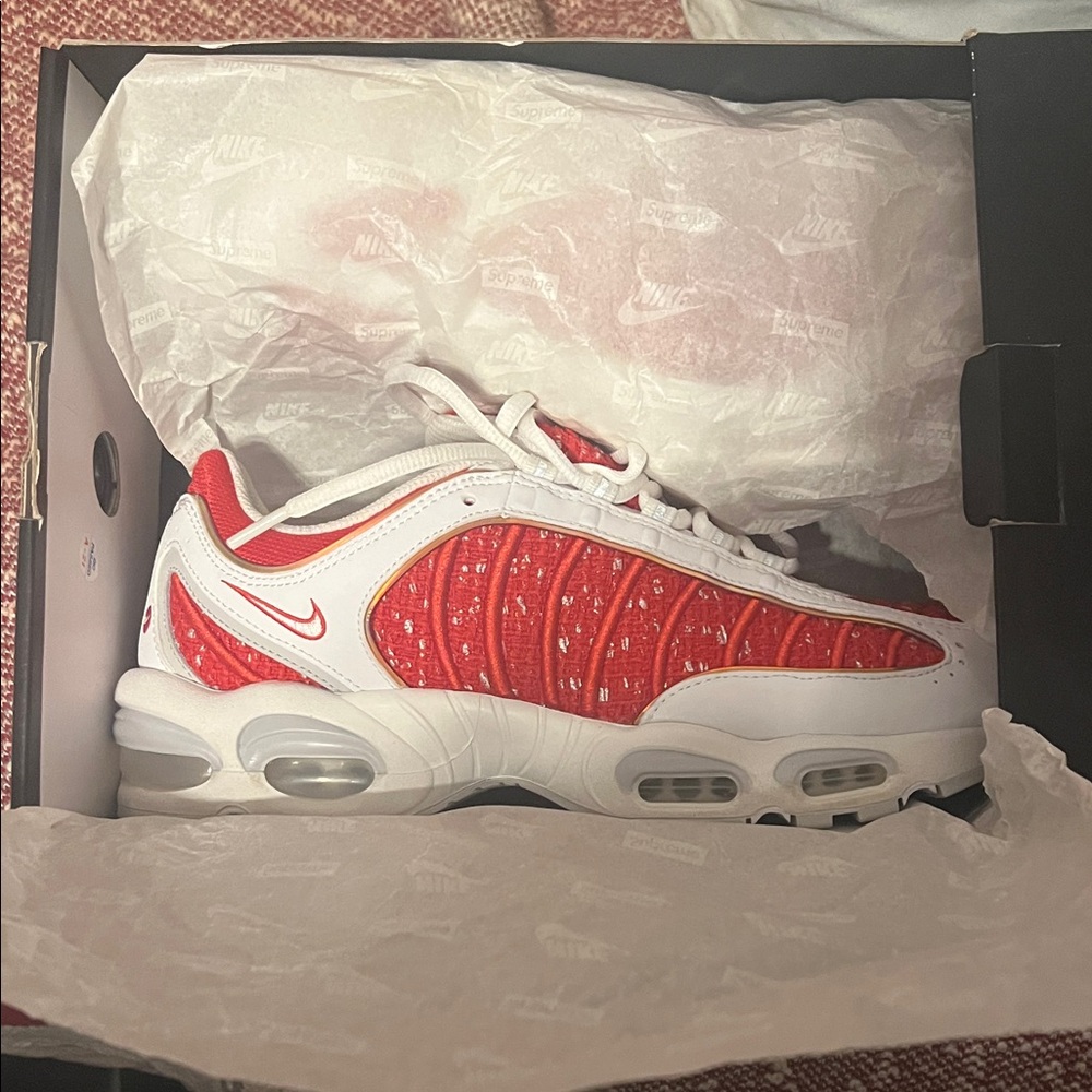 SUPREME NIKE AIR MAX TAILWIND 4 WHITE & UNIVERSITY RED SIZE 10.5